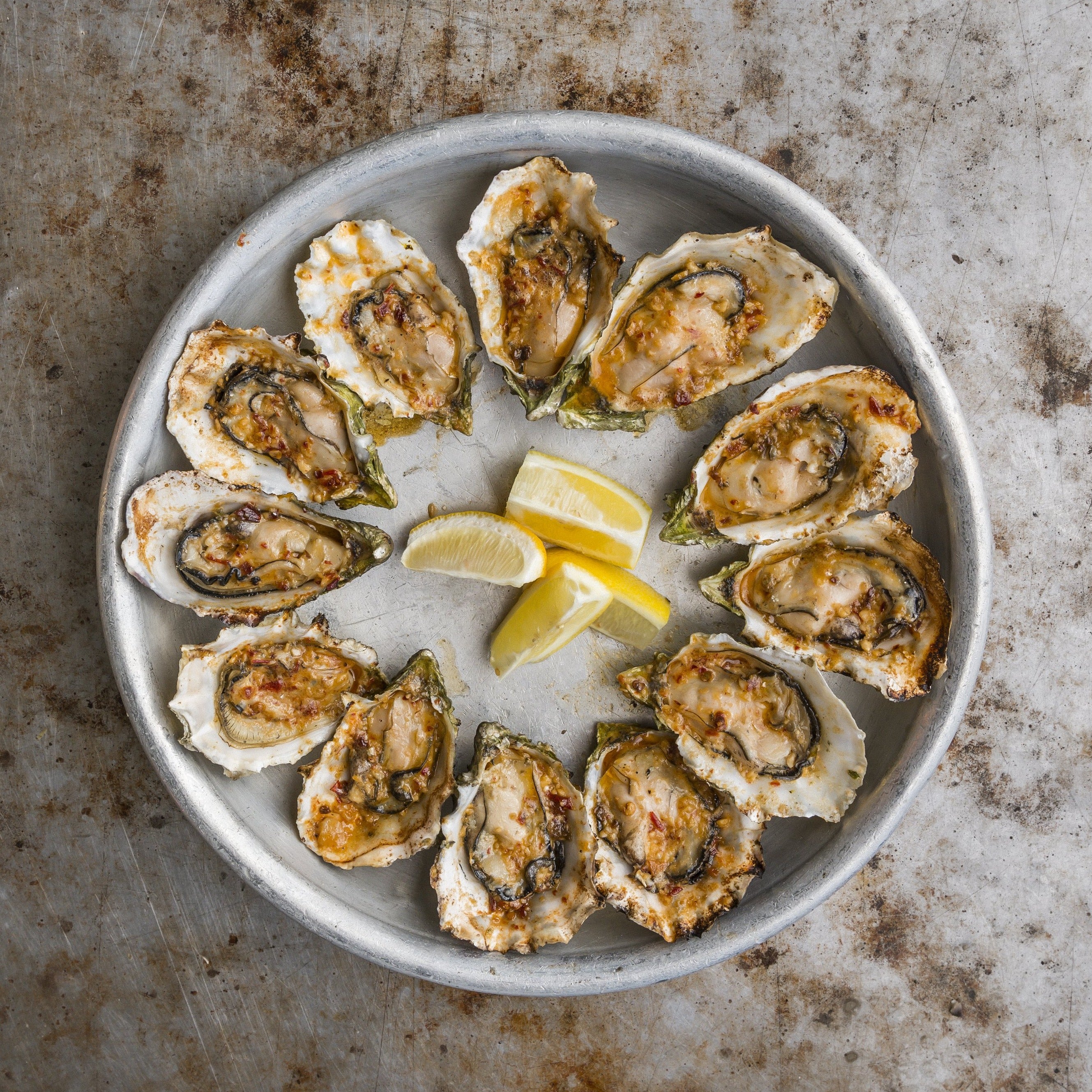 https://shopoysters.hogislandoysters.com/cdn/shop/products/BBQ-sweetwateroysters-100419_0080_2658x.jpg?v=1589221700